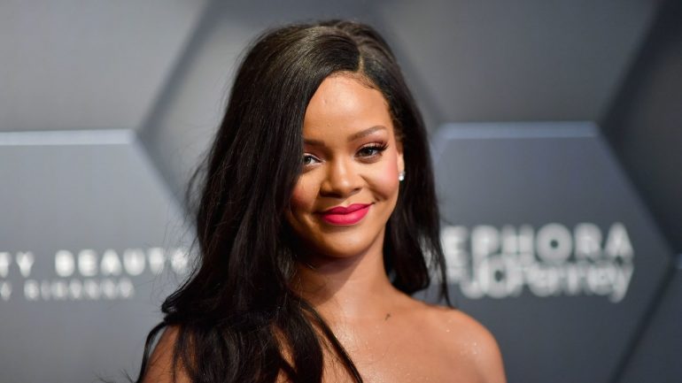 Rihanna – Taille – Poids – Mensurations – Couleur des yeux