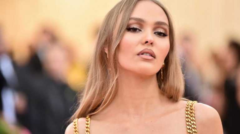 Lily-Rose Depp - Taille – Poids – Mensurations – Couleur des yeux – Wiki