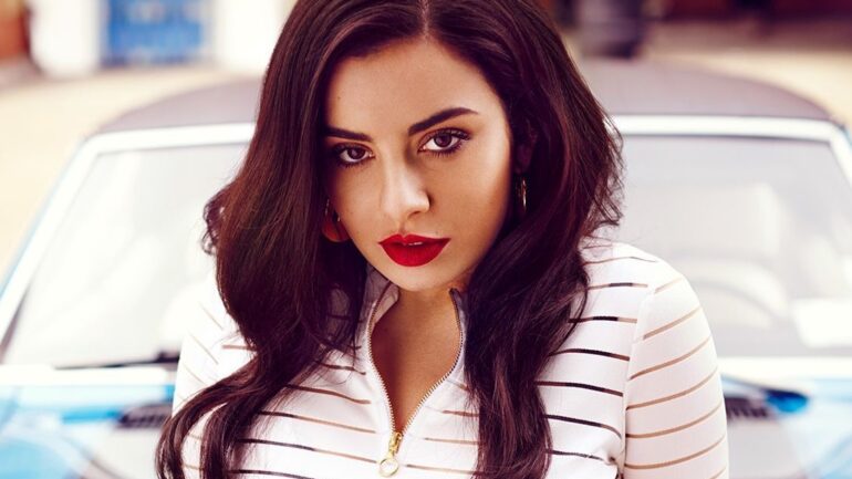 Charlie XCX Taille – Poids – Mensurations – Couleur des yeux