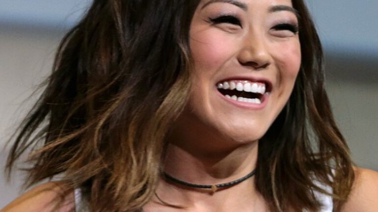 Karen Fukuhara Taille – Poids – Mensurations – Couleur des yeux