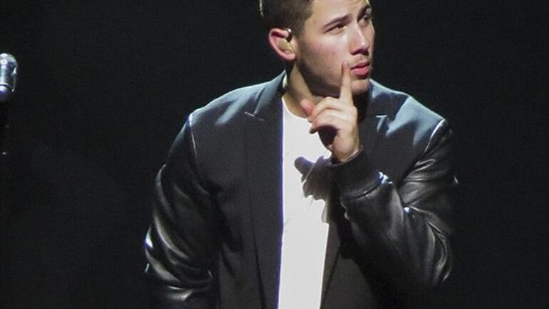 Nick Jonas Taille – Poids – Mensurations – Couleur des yeux